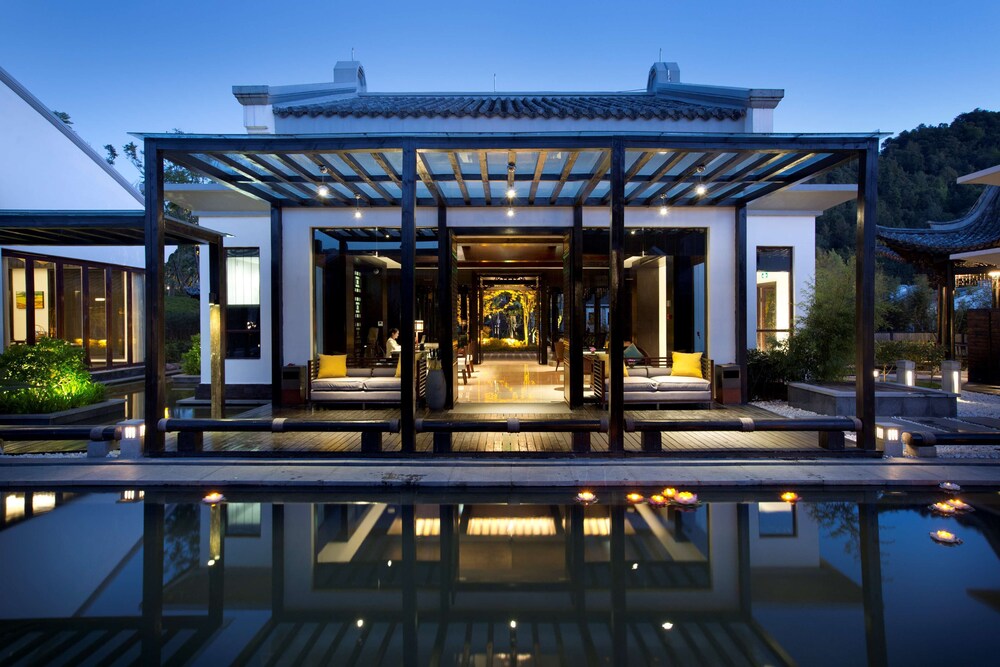 Banyan Tree Tengchong 2/81