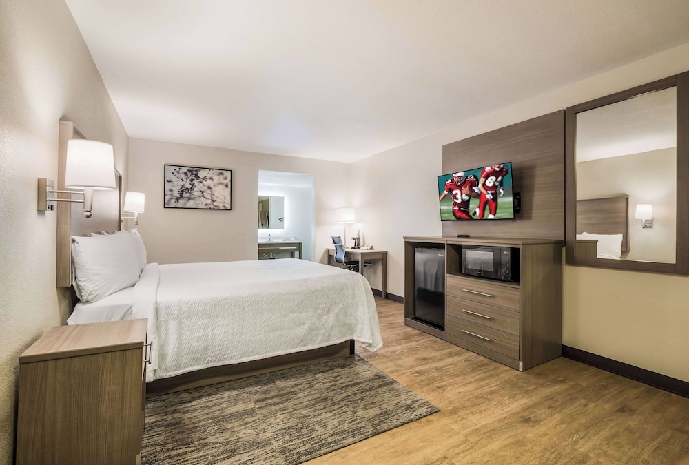 غرفة بسرير كينج لغير المدخنين، Days Inn by Wyndham Chula Vista/San Diego 3/6
