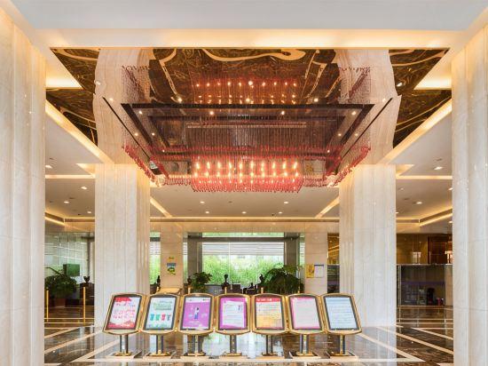 Romantic Hotel 6/41