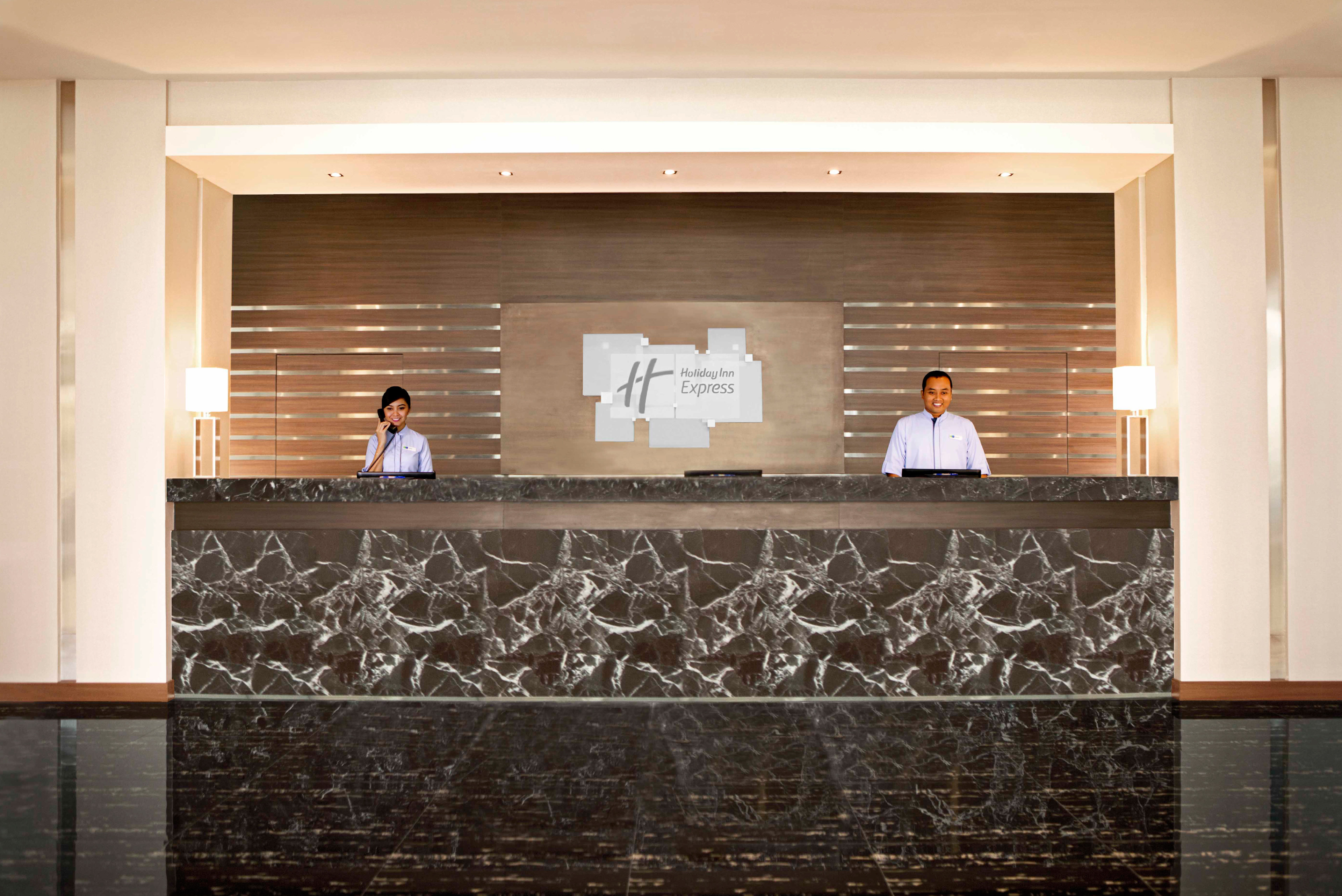 Holiday Inn Express Jakarta International Expo 13/75
