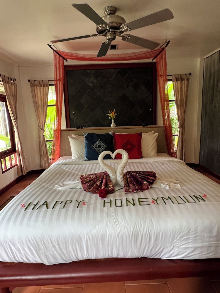 DELUXE, DOUBLE BED