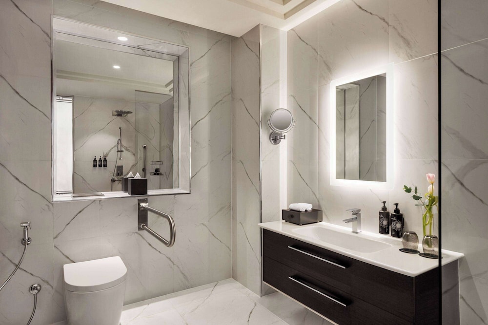 Wyndham Grand Doha West Bay Beach 56/57
