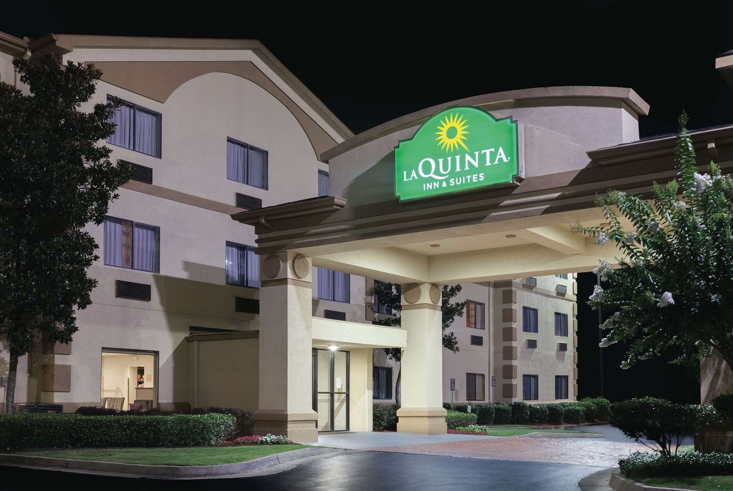 La Quinta Inn & Suites by Wyndham Jackson Airport 1/17
