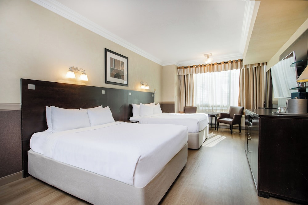 Fantasyland Hotel 15/84