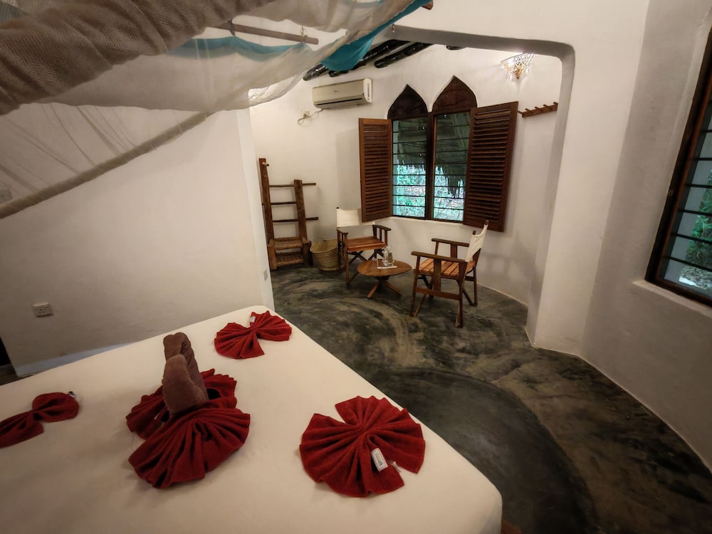 Unguja Lodge 10/50