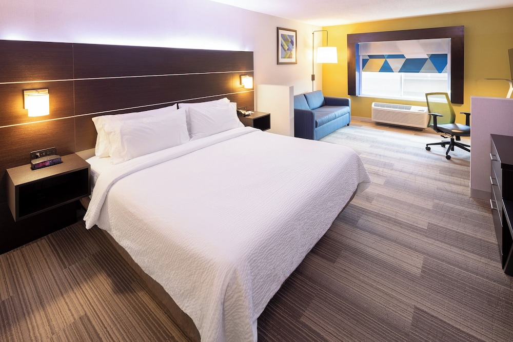 Suite, King Bed, Accessible
