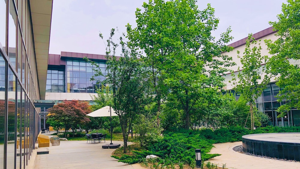 Holiday Inn Beijing Shijingshan Parkview 5/78