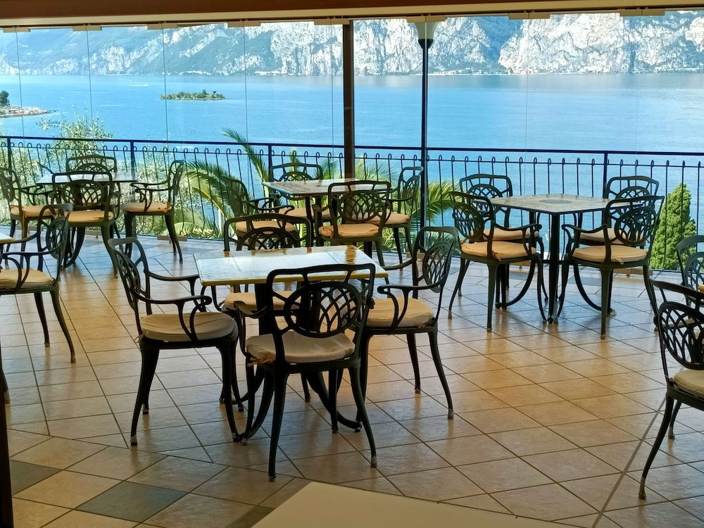 Hotel Capri 35/50