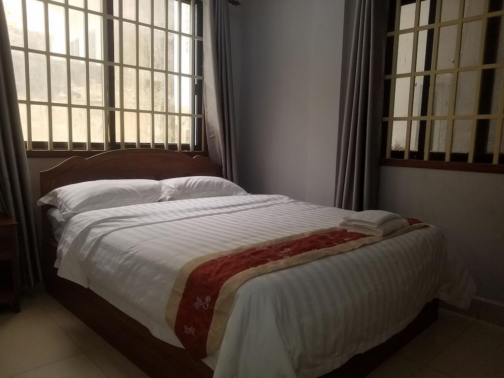 Wei Si Deng Hotel and Restaurant 8/19