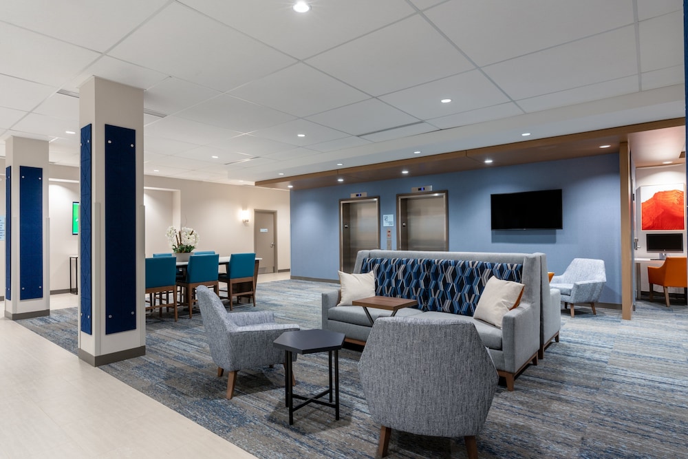 Holiday Inn Express Suites Vaughan 53/78