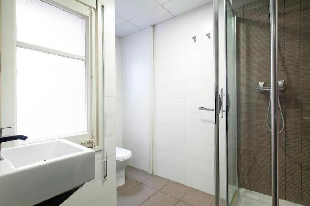 Hostal DingDong Putxet 17/18