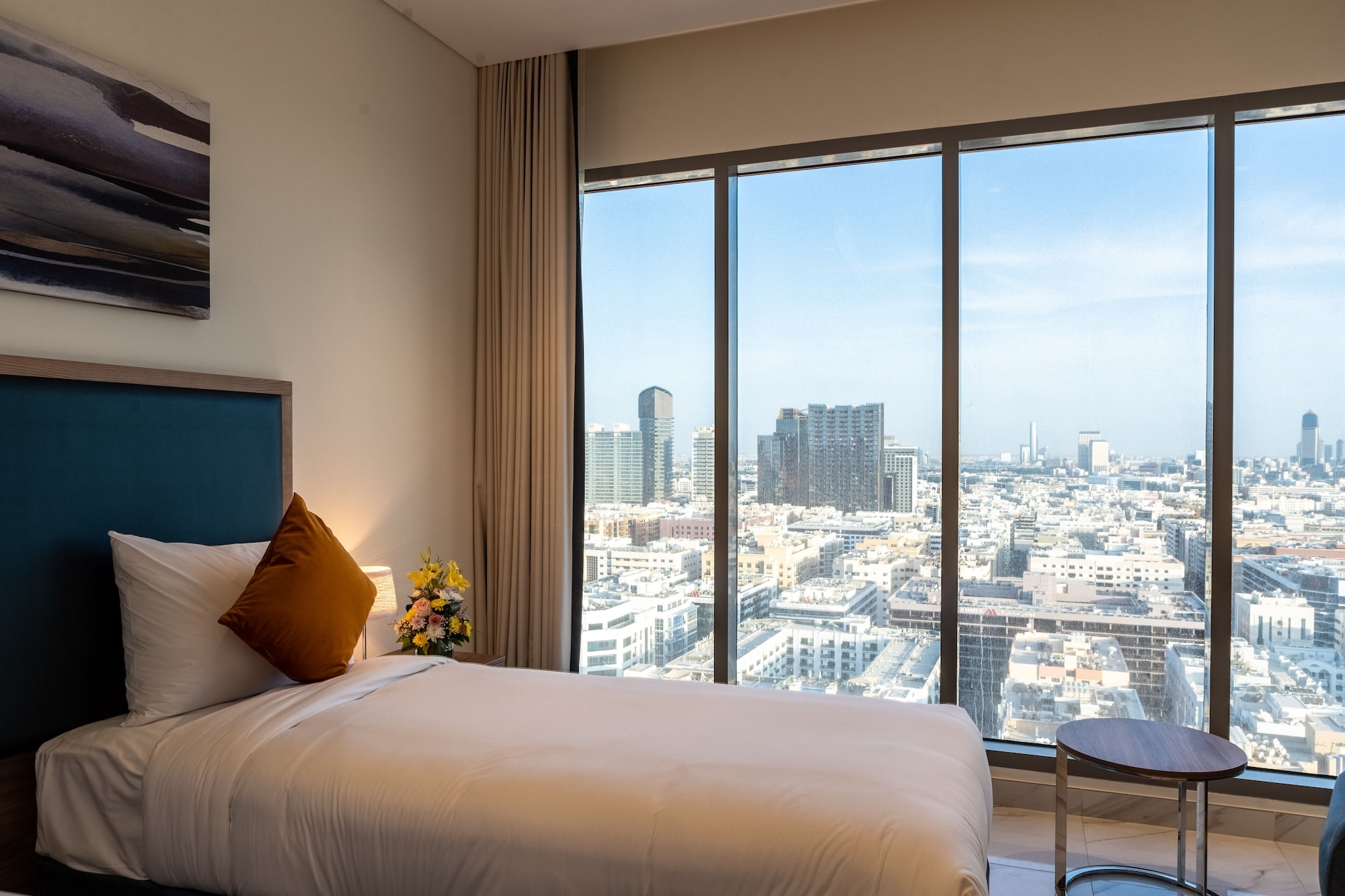 1 BEDROOM, APARTMENT, QUEEN BED