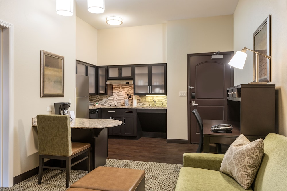 STAYBRIDGE SUITES EAU CLAIRE - ALTOONA 40/67