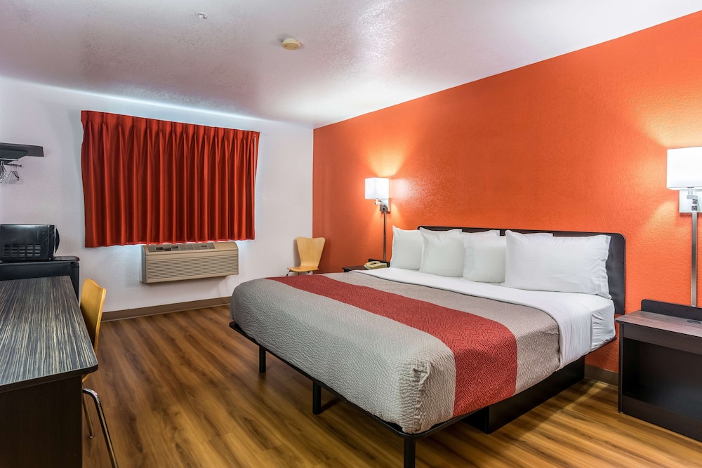 غرفة قياسية بسرير كينج للمدخنين، Motel6 Barkeyville, PA 5/10