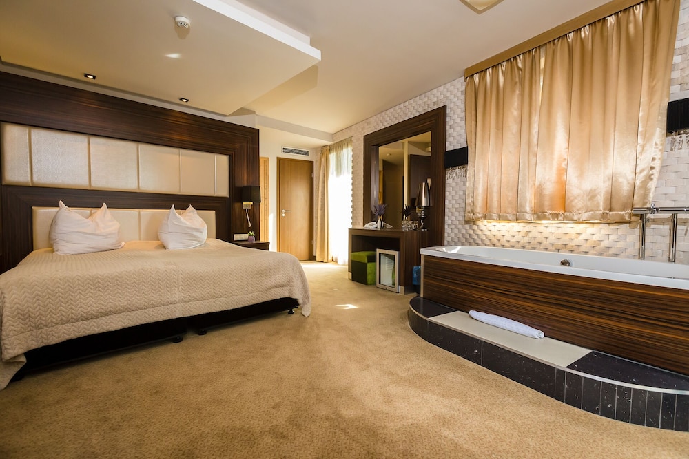Duna Garden Hotel 4/40