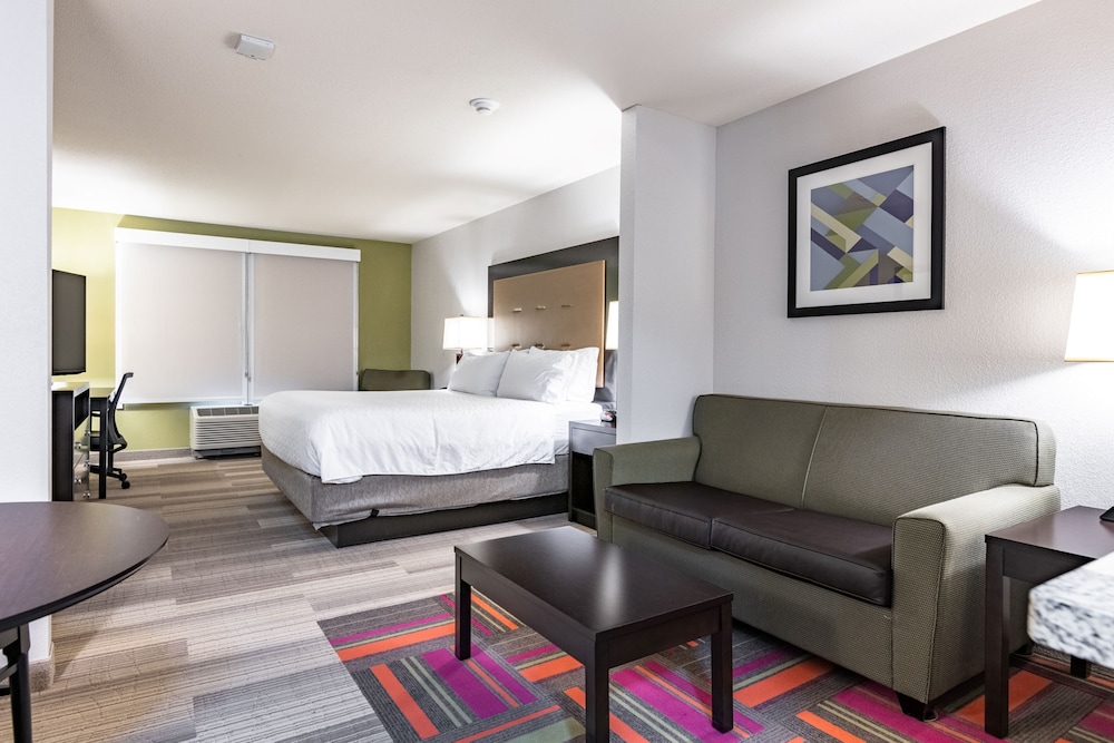 Holiday Inn Express & Suites New Martinsville 22/73