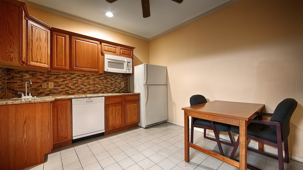 Days Inn by Wyndham Navasota 11/60