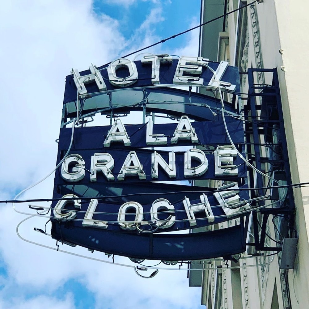 Hotel A La Grande Cloche 1/58