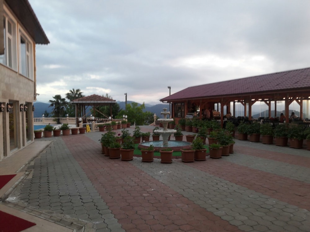 Zarha Mountain Resort 8/72