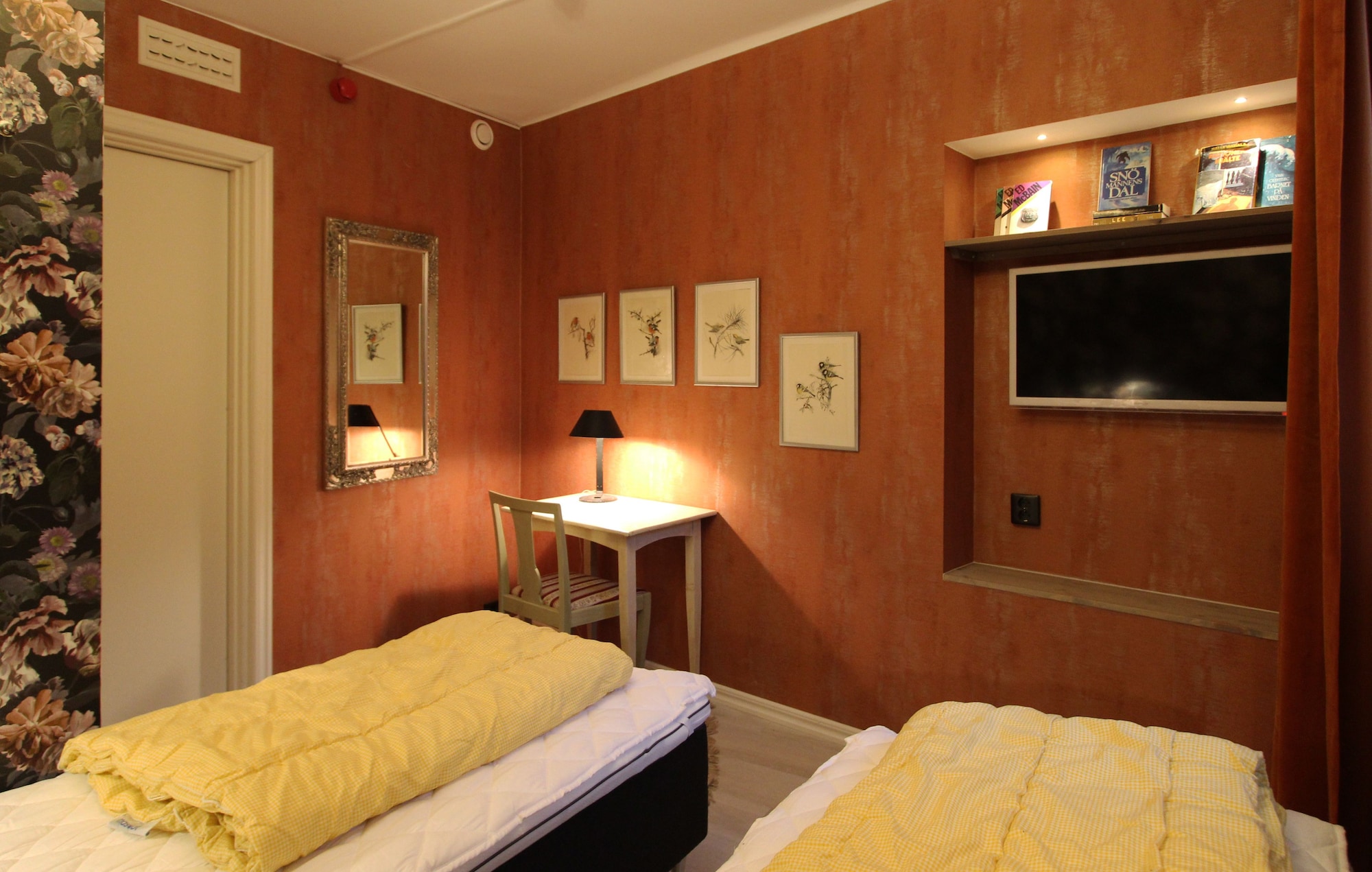 غرفة بسريرين منفصلين بحمام مشترك، Skanstulls Hostel 2/2