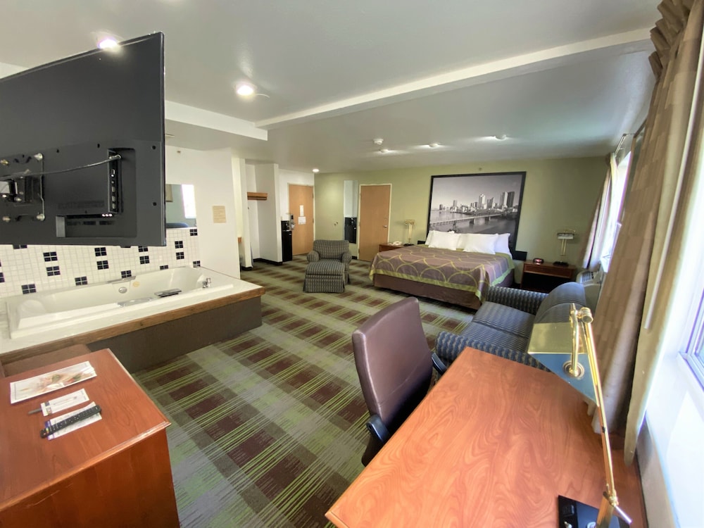 Super 8 by Wyndham Pittsburgh/Monroeville 38/47