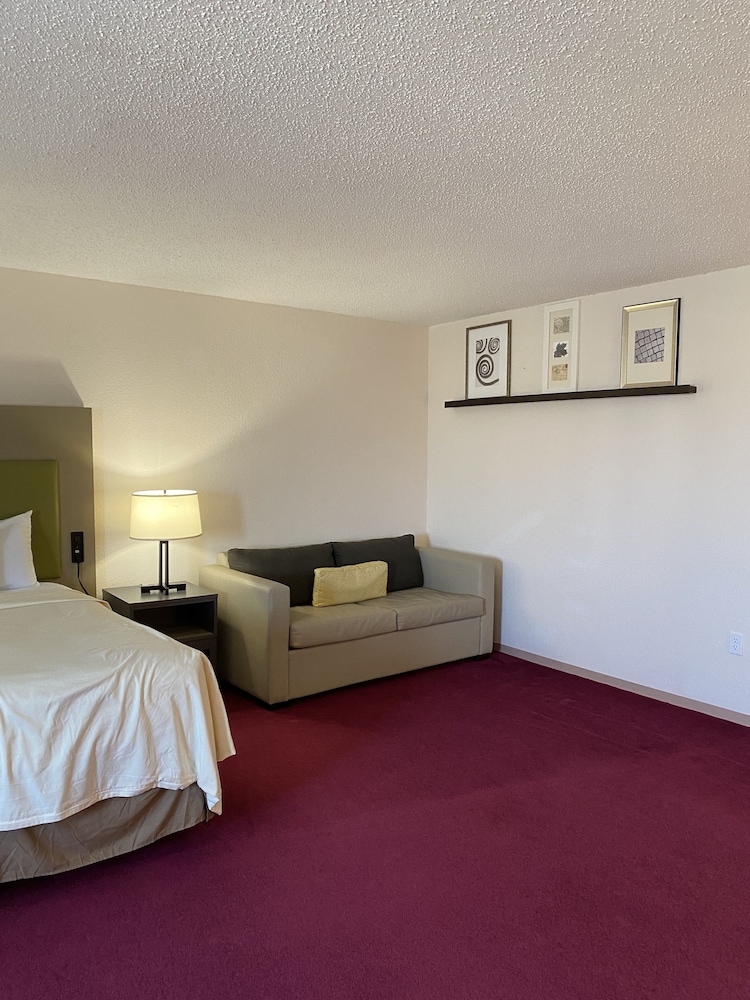 Pictured Rocks Inn & Suites 21/70