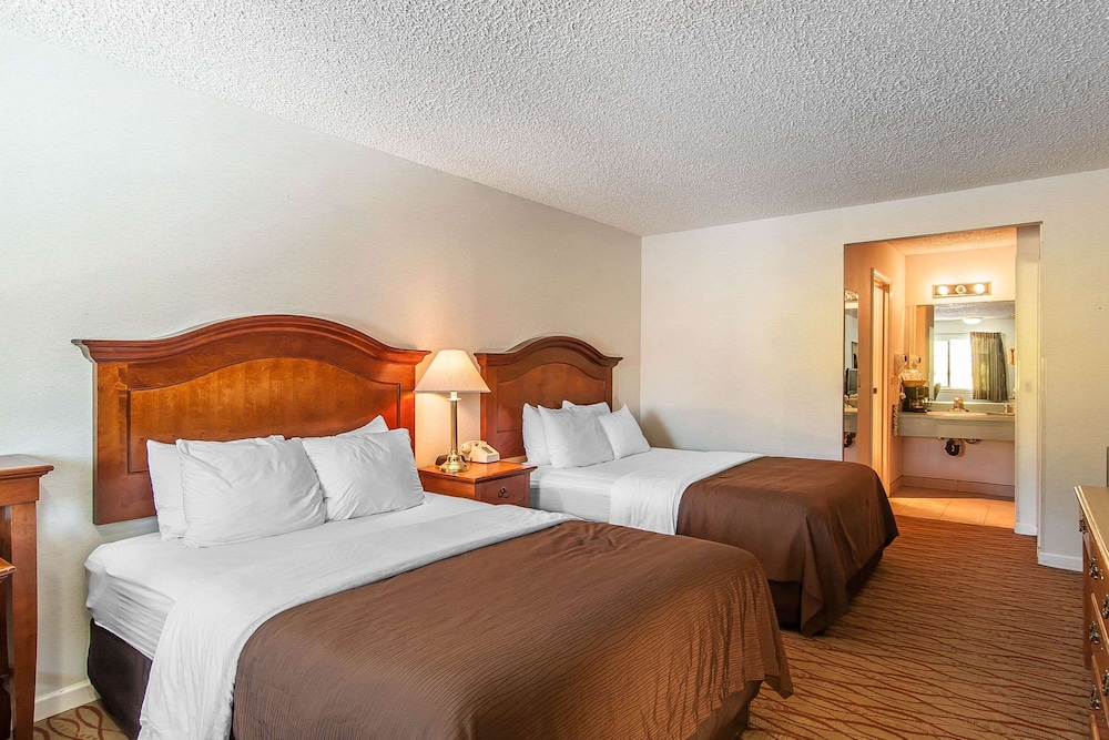 Quality Inn Grants Pass, OR 30/59
