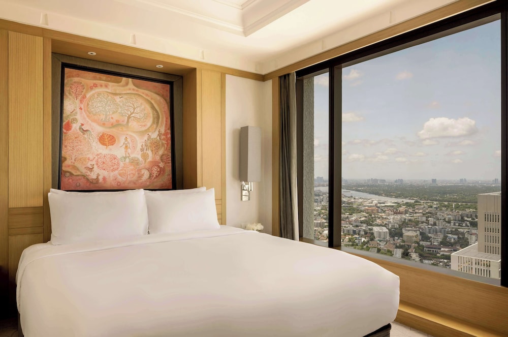 Club, Panorama, King Bed, City View