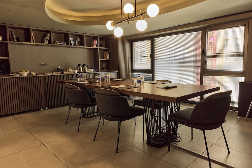 Avantgarde Urban Hotel Sisli 39/50