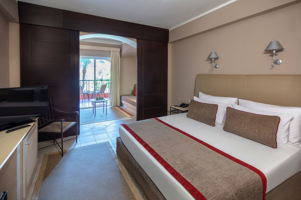 DELUXE, FAMILY, DOUBLE BED, GARDEN VIEW