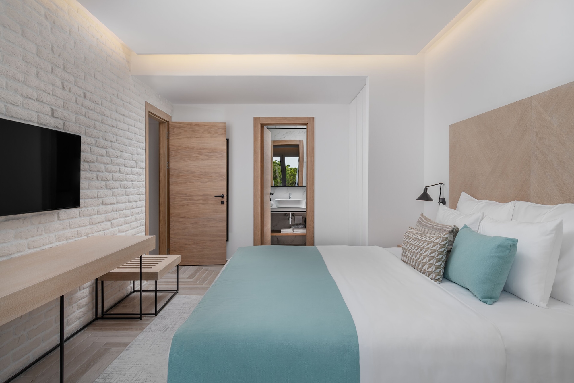 Suite, King Bed, Sea View, Balcony, Contemporary Building