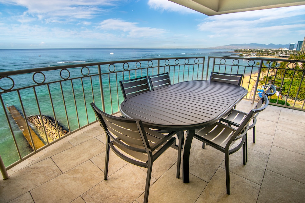 Waikiki Shore by OUTRIGGER 65/81