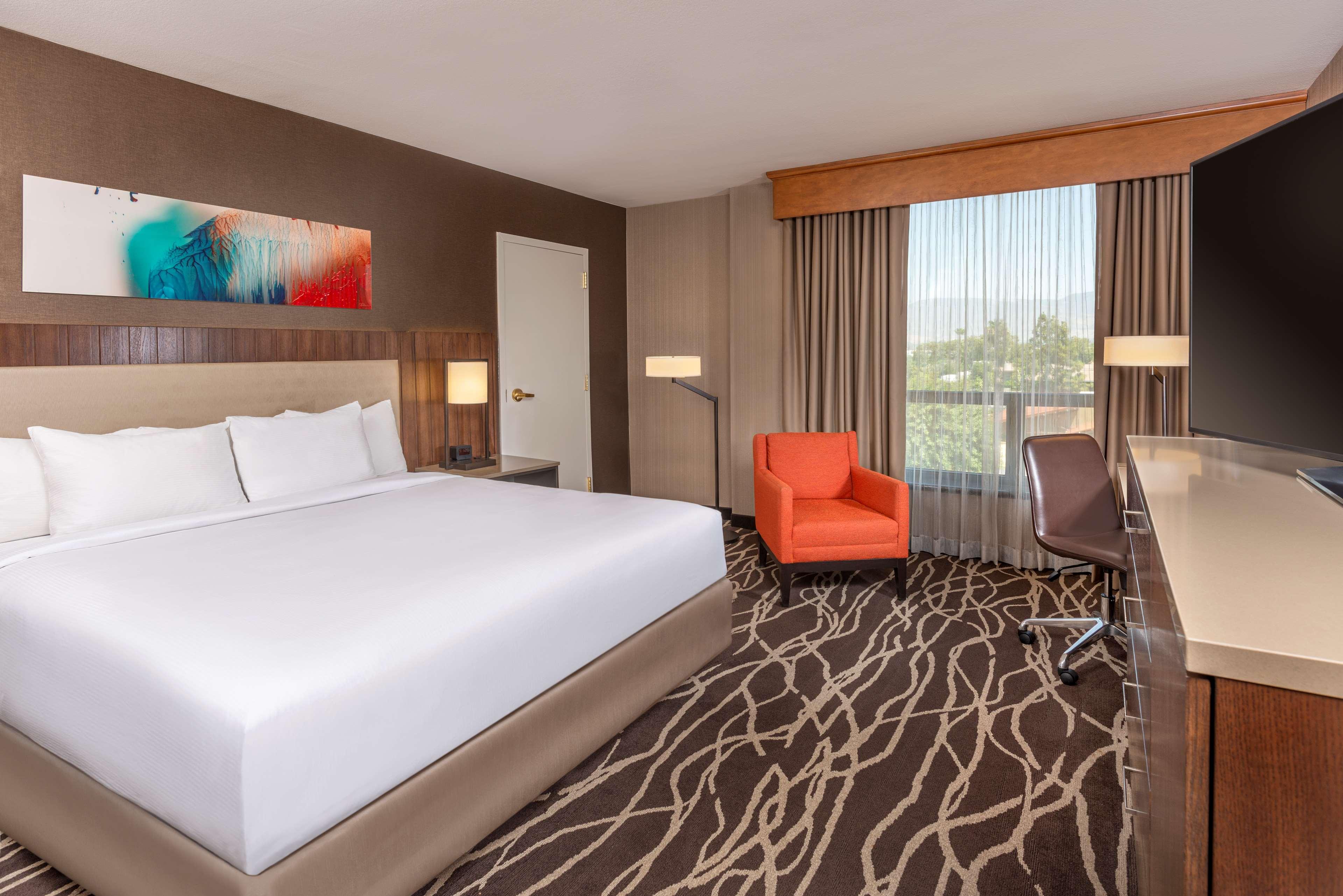 ROOM, KING BED, ACCESSIBLE