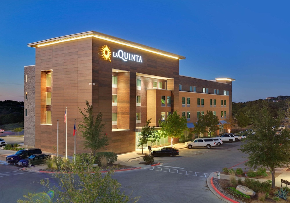 La Quinta Inn & Suites By Wyndham Lakeway 2/44
