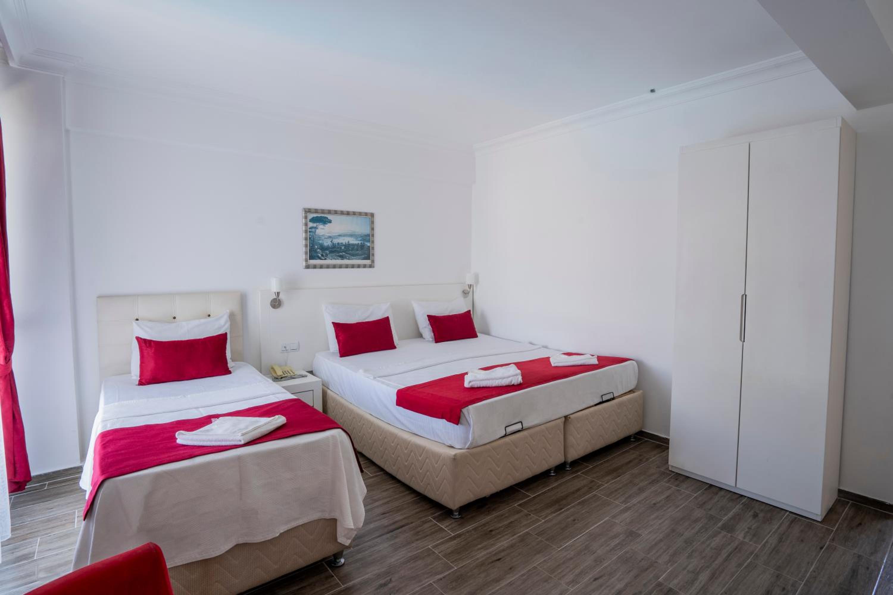 Room, Triple, Single Bed