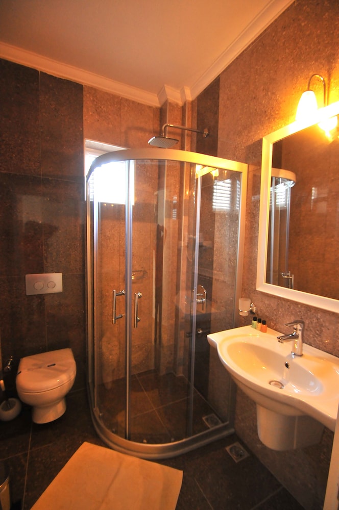 Pegasus Hotel & Villa 47/50