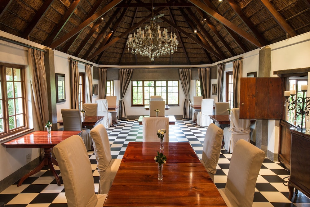 Hunter S Country House 32/33