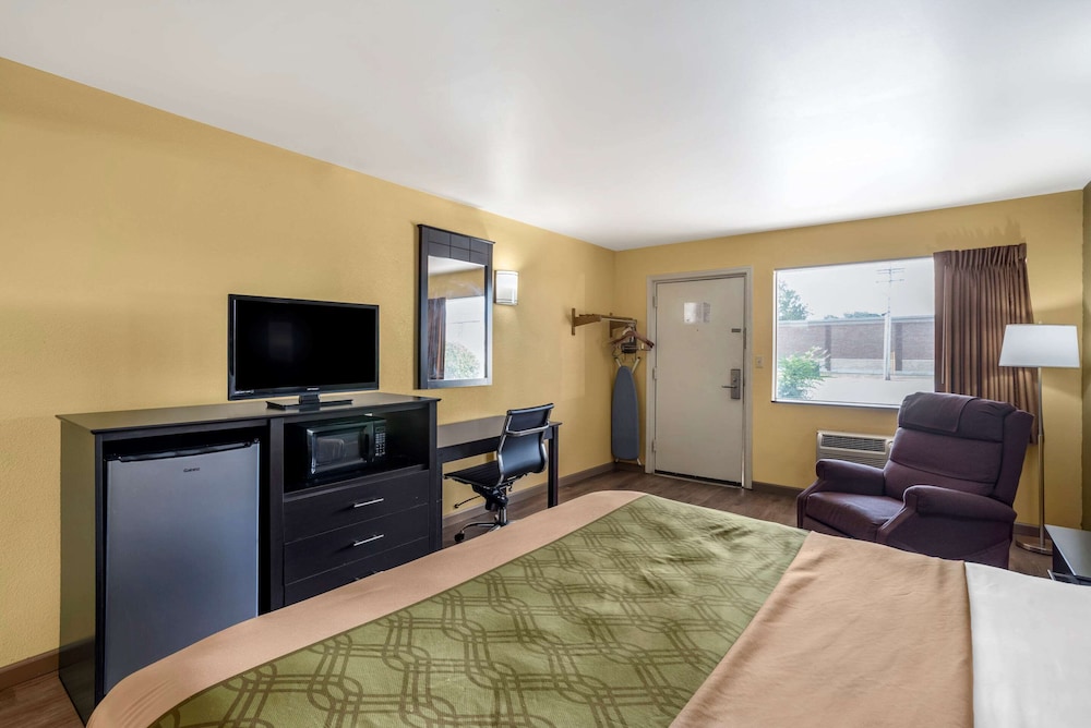 Econo Lodge Easton 45/61