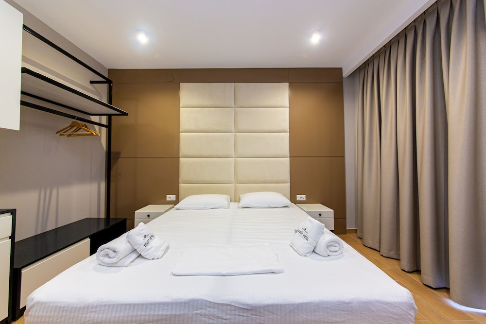 Delight Hotel 24/50