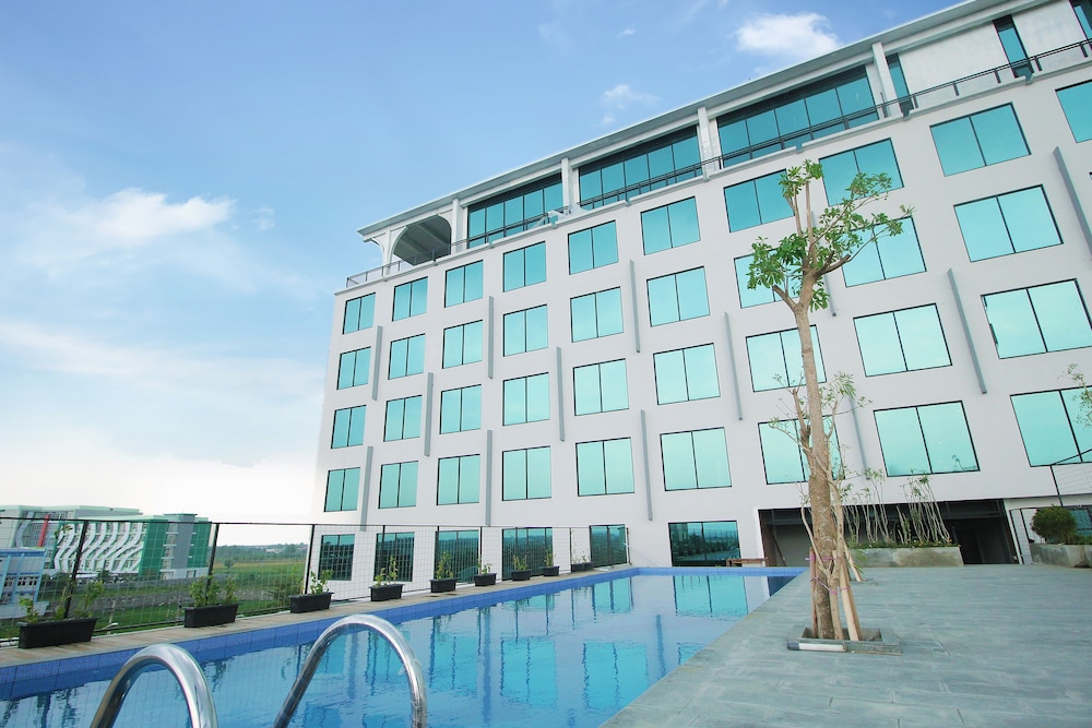 Eastern Hotel Bojonegoro 4/50