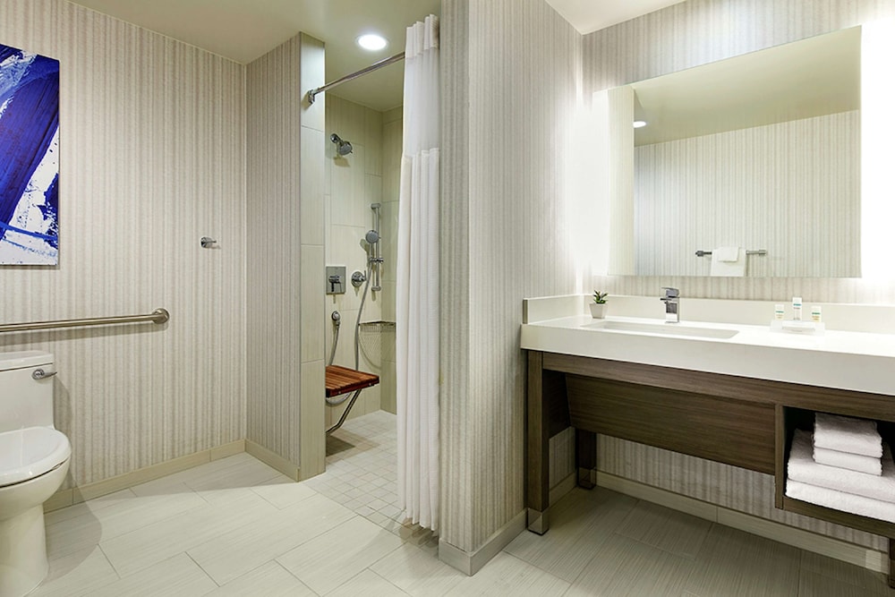 Hilton Garden Inn San Diego Downtown Bayside 19/74