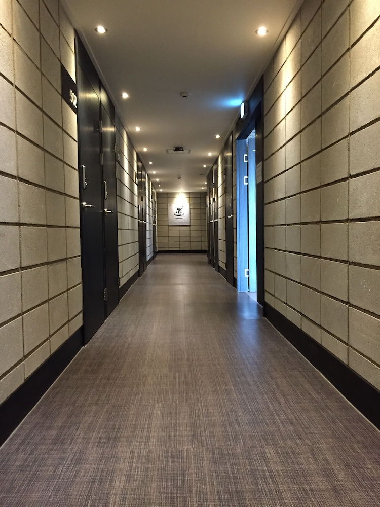 Mozzi Hostel 40/50