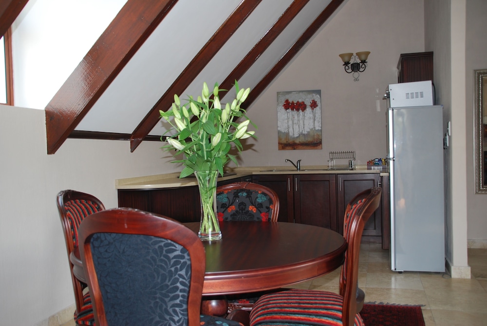 Sunninghill Guest Lodge 14/36
