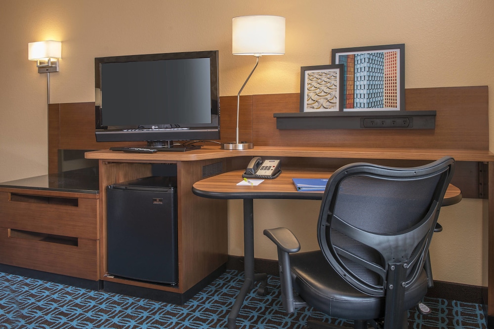 Fairfield Inn And Suites Frederick 42/50