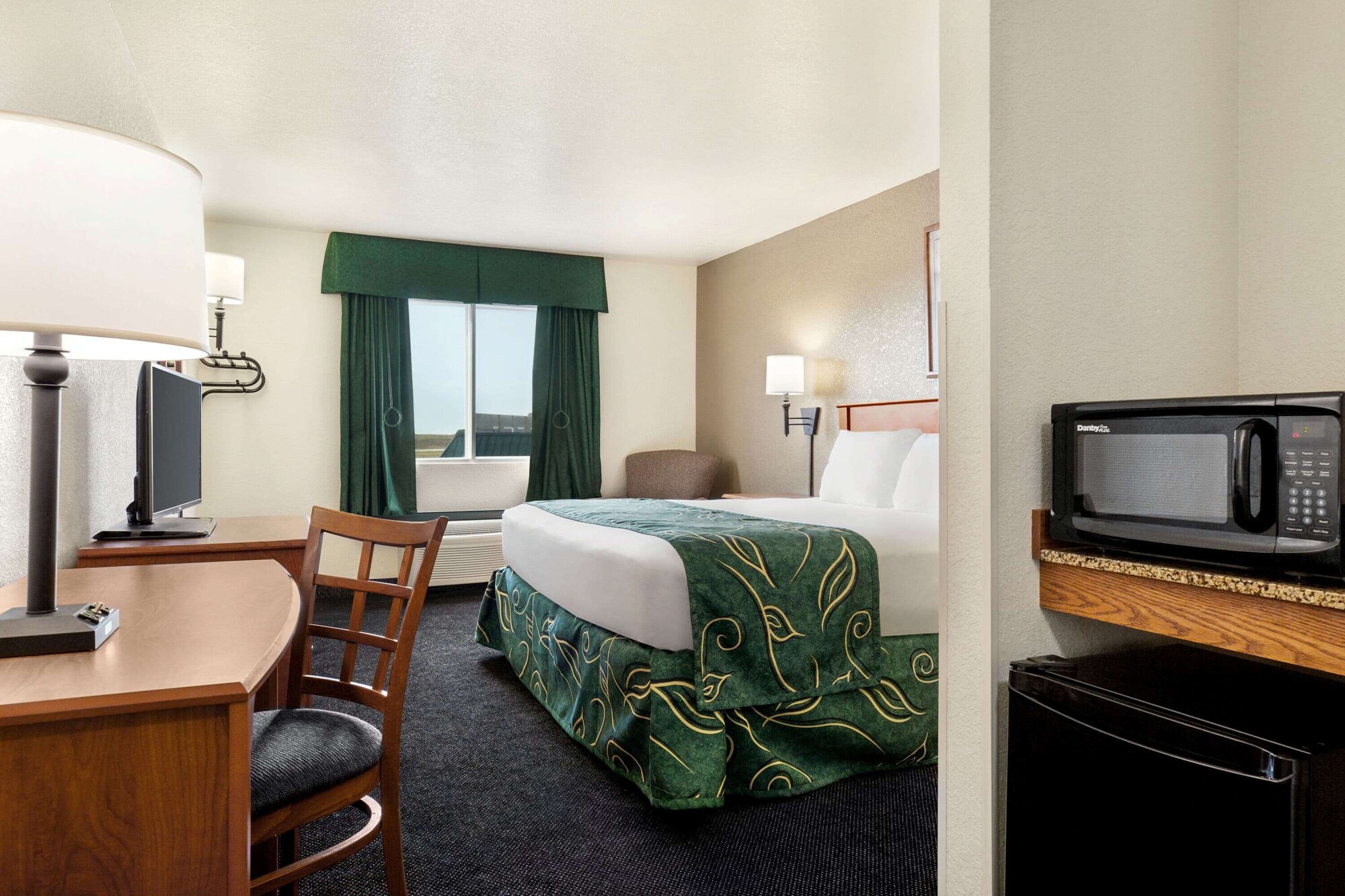 غرفة بسرير كوين لذوي الإعاقة، Travelodge by Wyndham North Platte 2/2