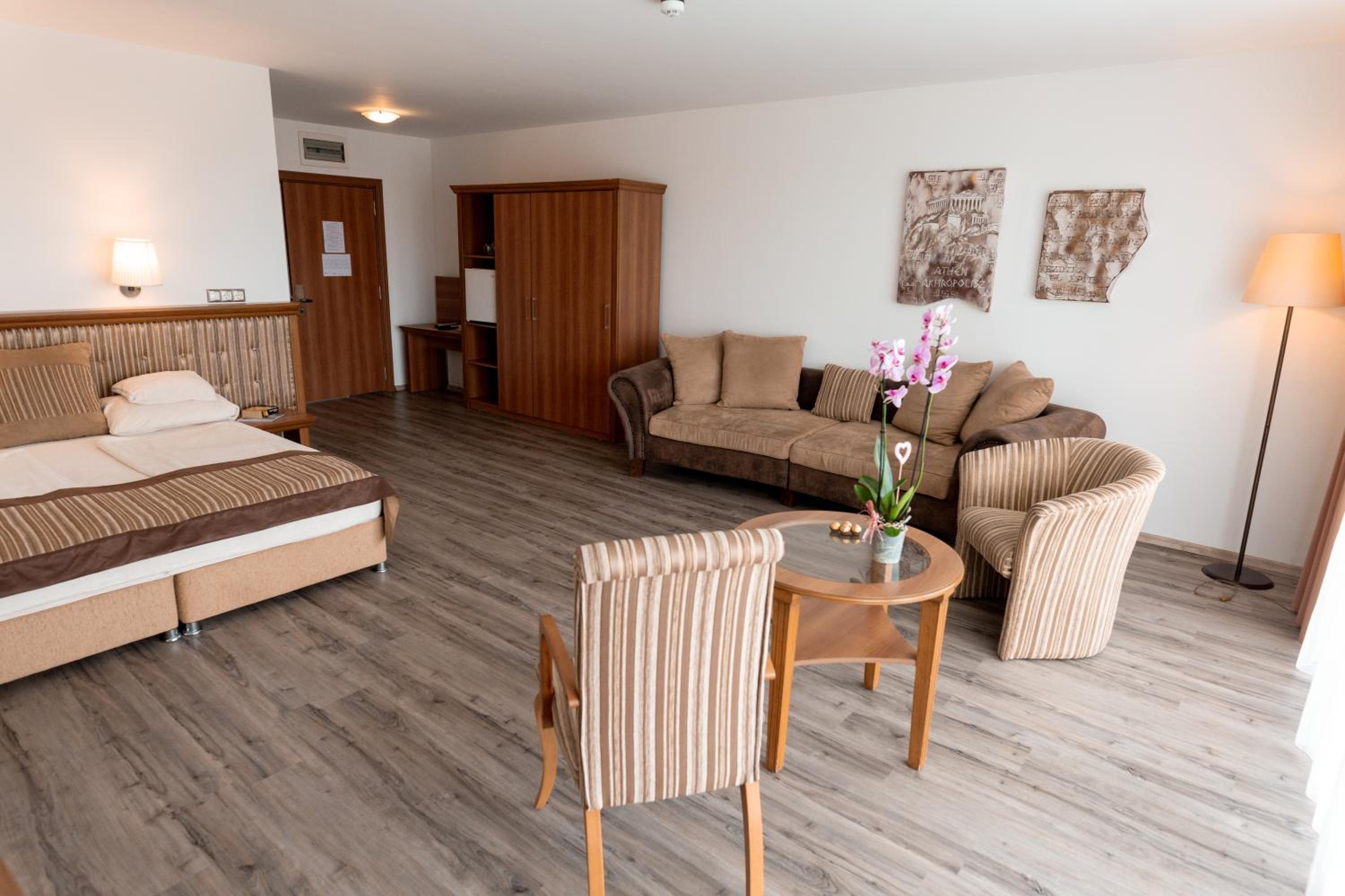 Aphrodite Hotel 30/50