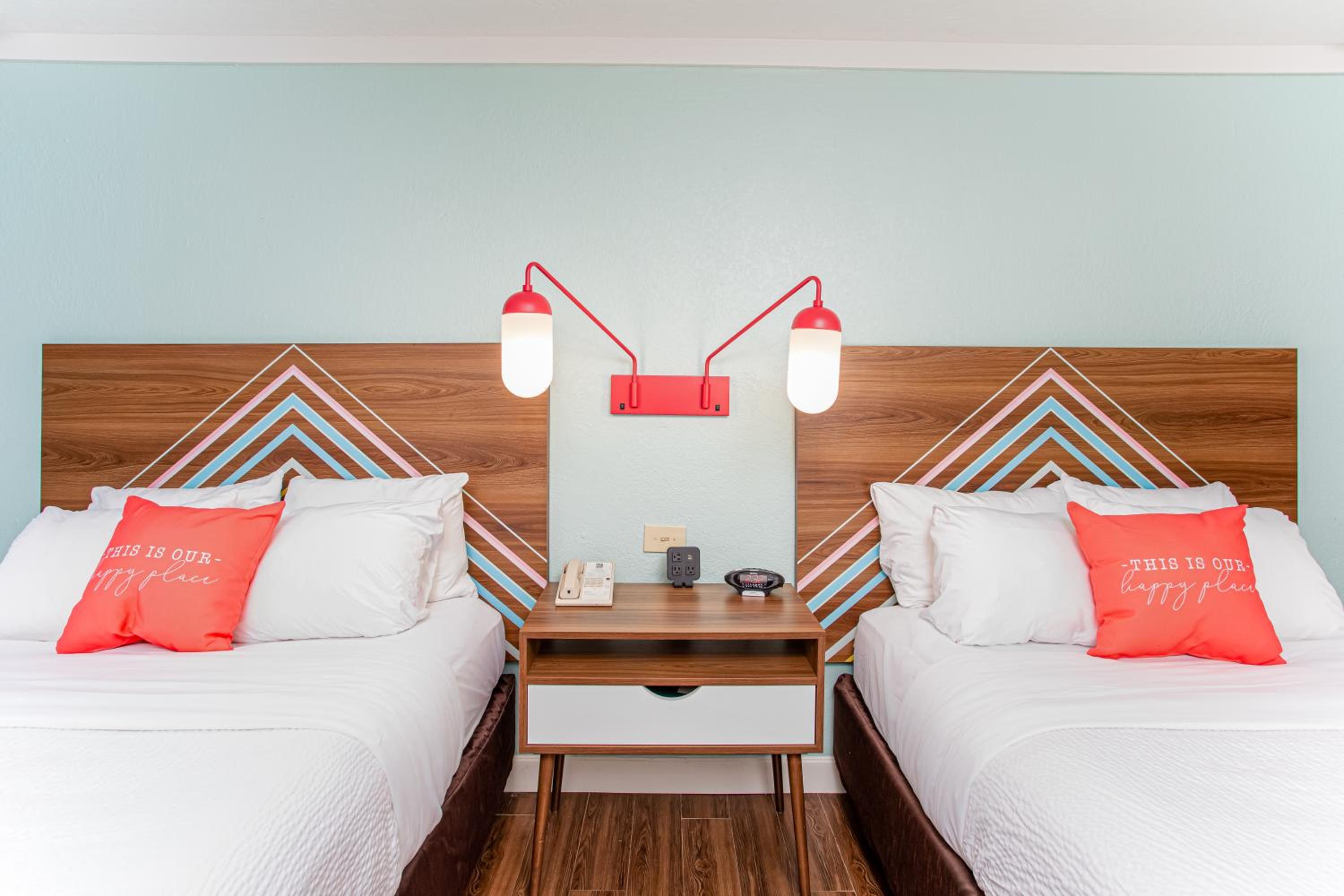Deluxe, 2 Queen Beds, Street View