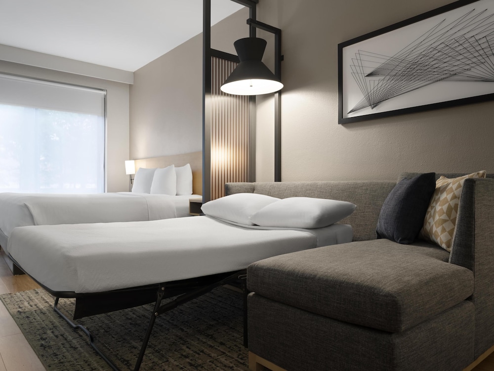 Hyatt Place Greenville/Haywood 27/58