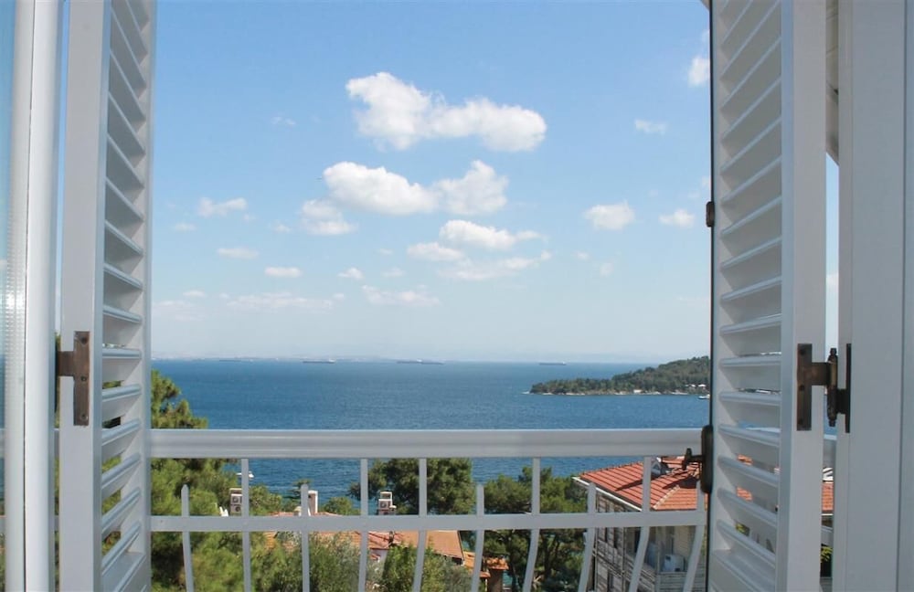 Triada Hotel Buyukada 50/60