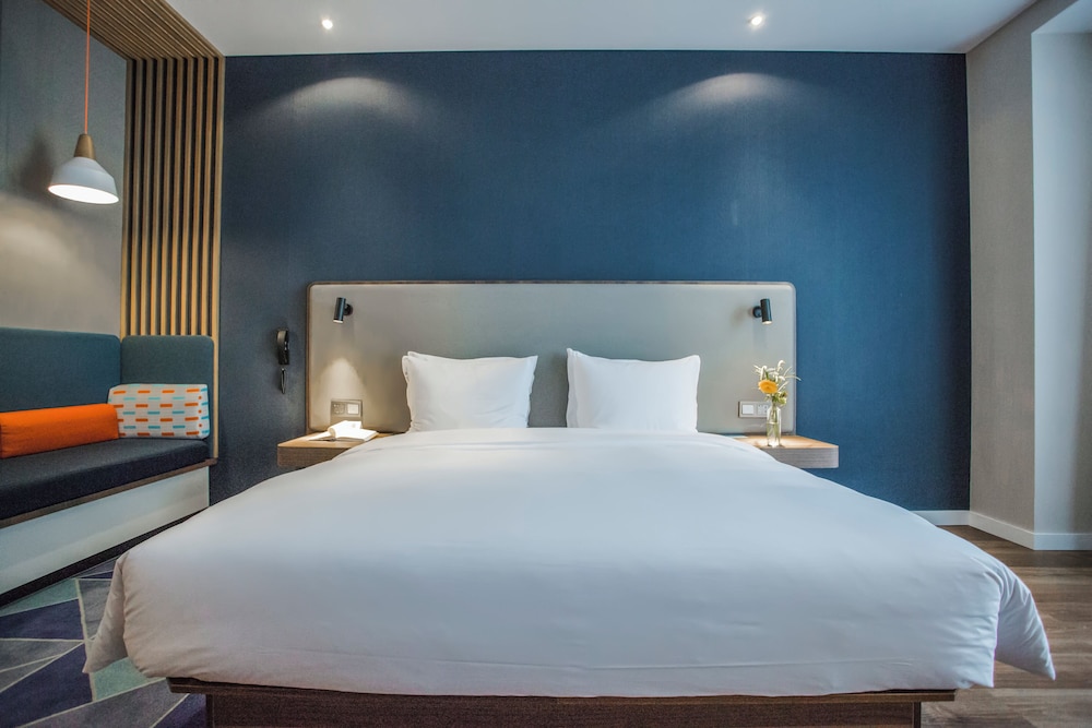Standard, King Bed, Extra Floor Space